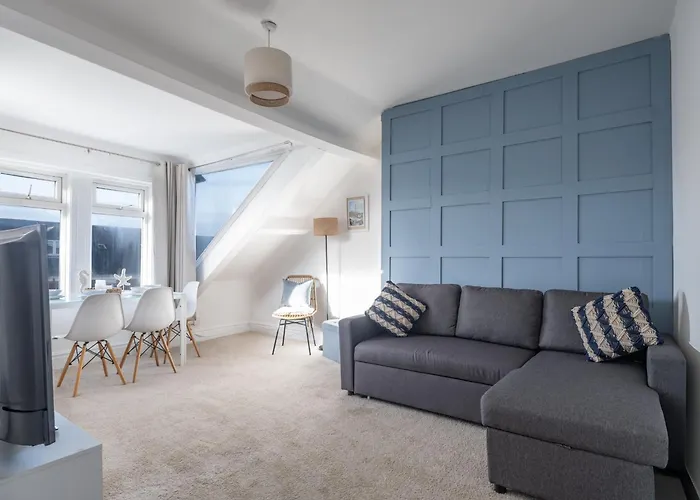 Cosy Coastal Apartment