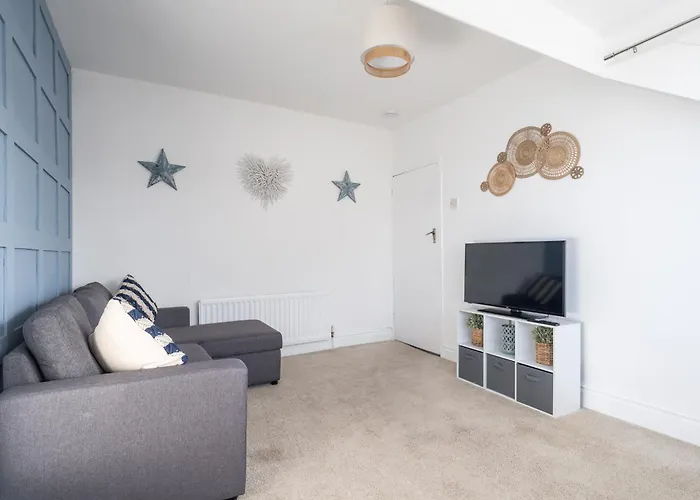Cosy Coastal Apartment