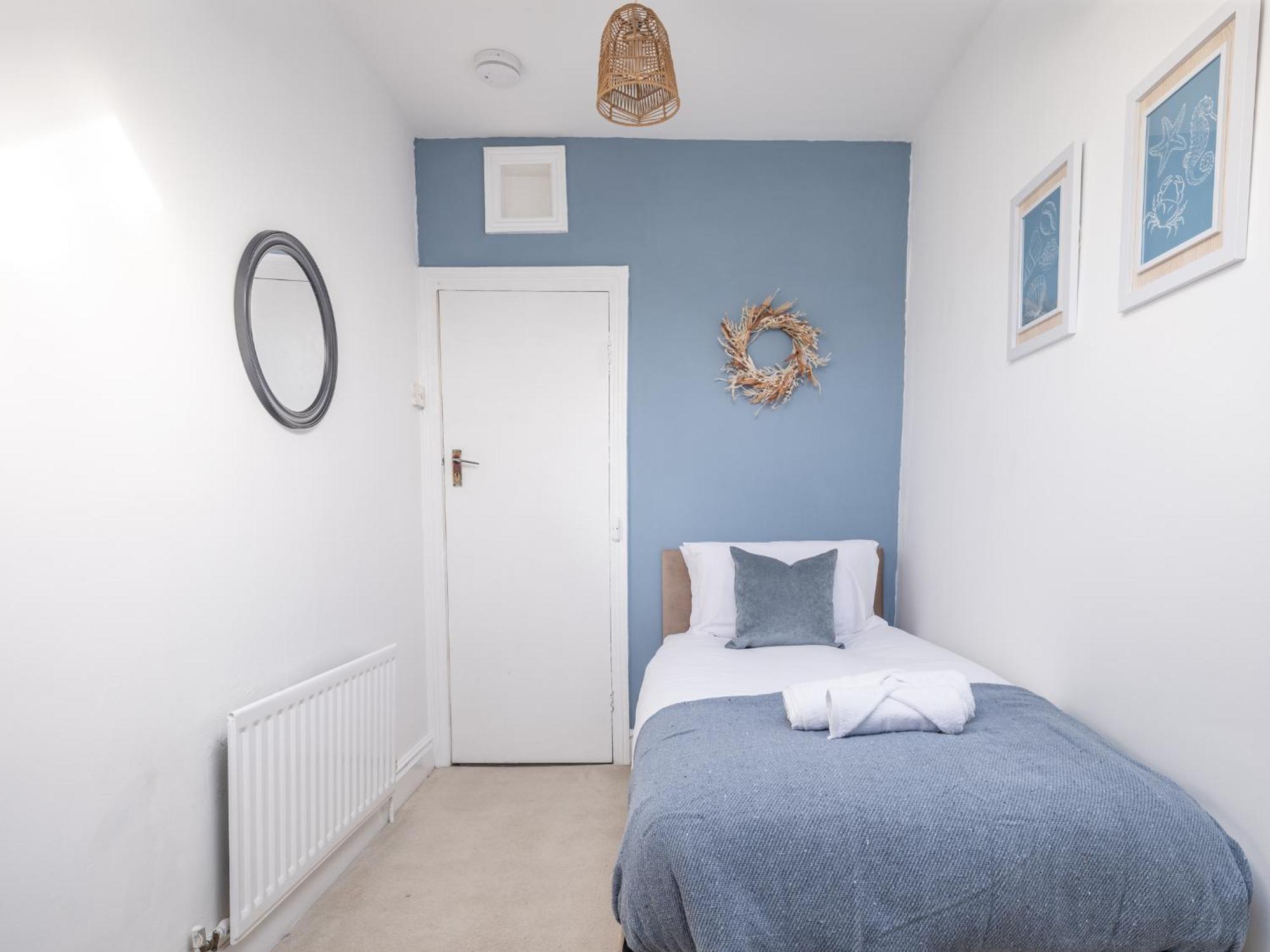 Cosy Coastal Apartment